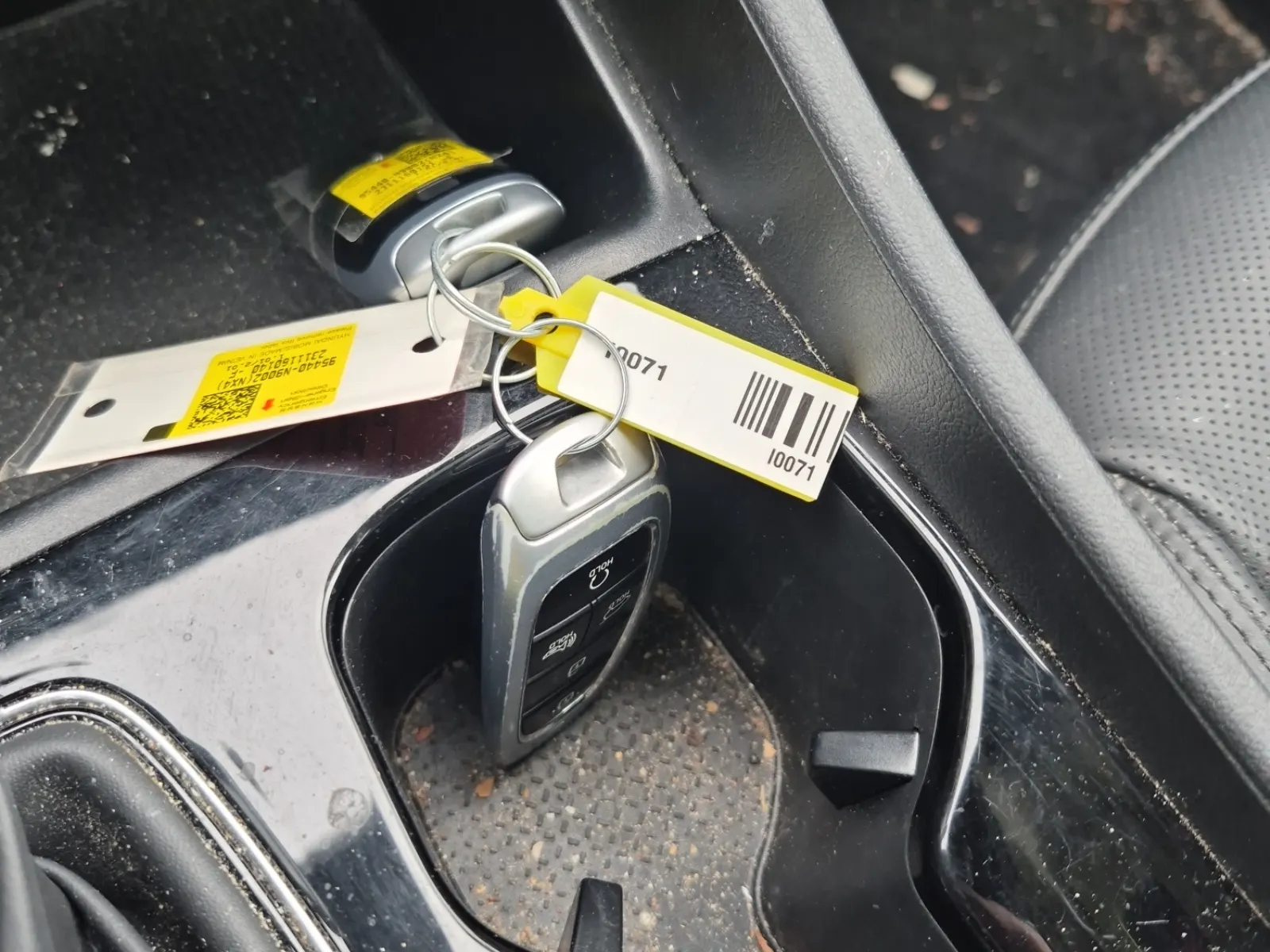 Keys/Fobs/Manual Photo