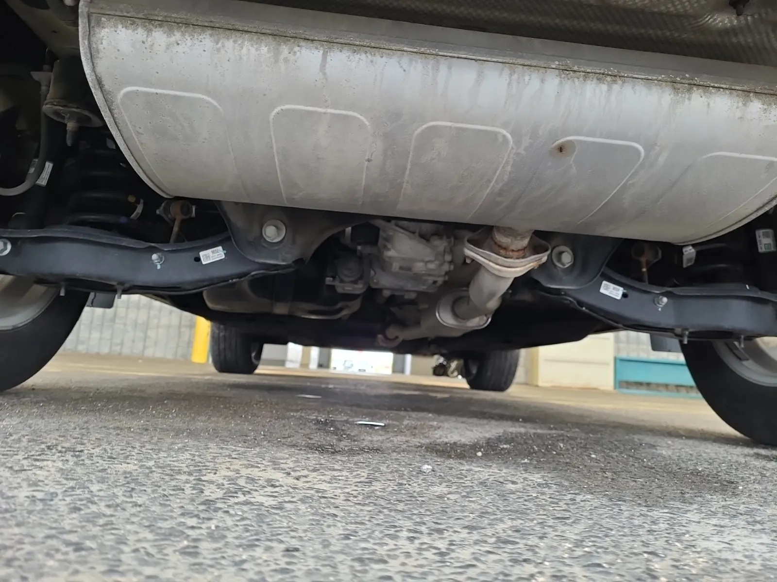 Undercarriage - Rear Photo