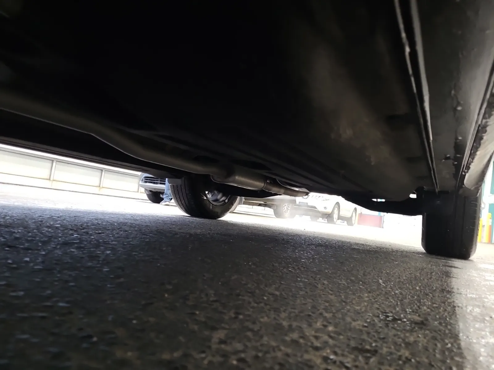 Undercarriage - Driver Photo