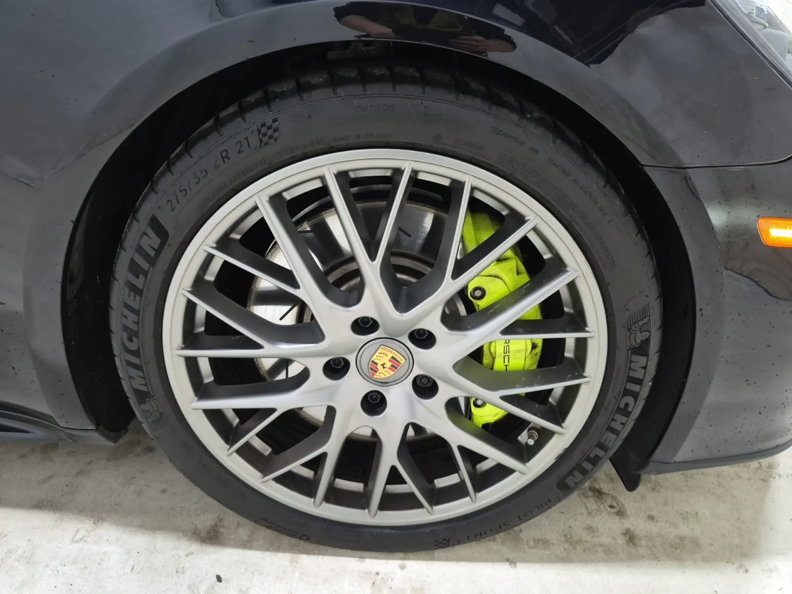 Right Front Wheel/Tire Photo