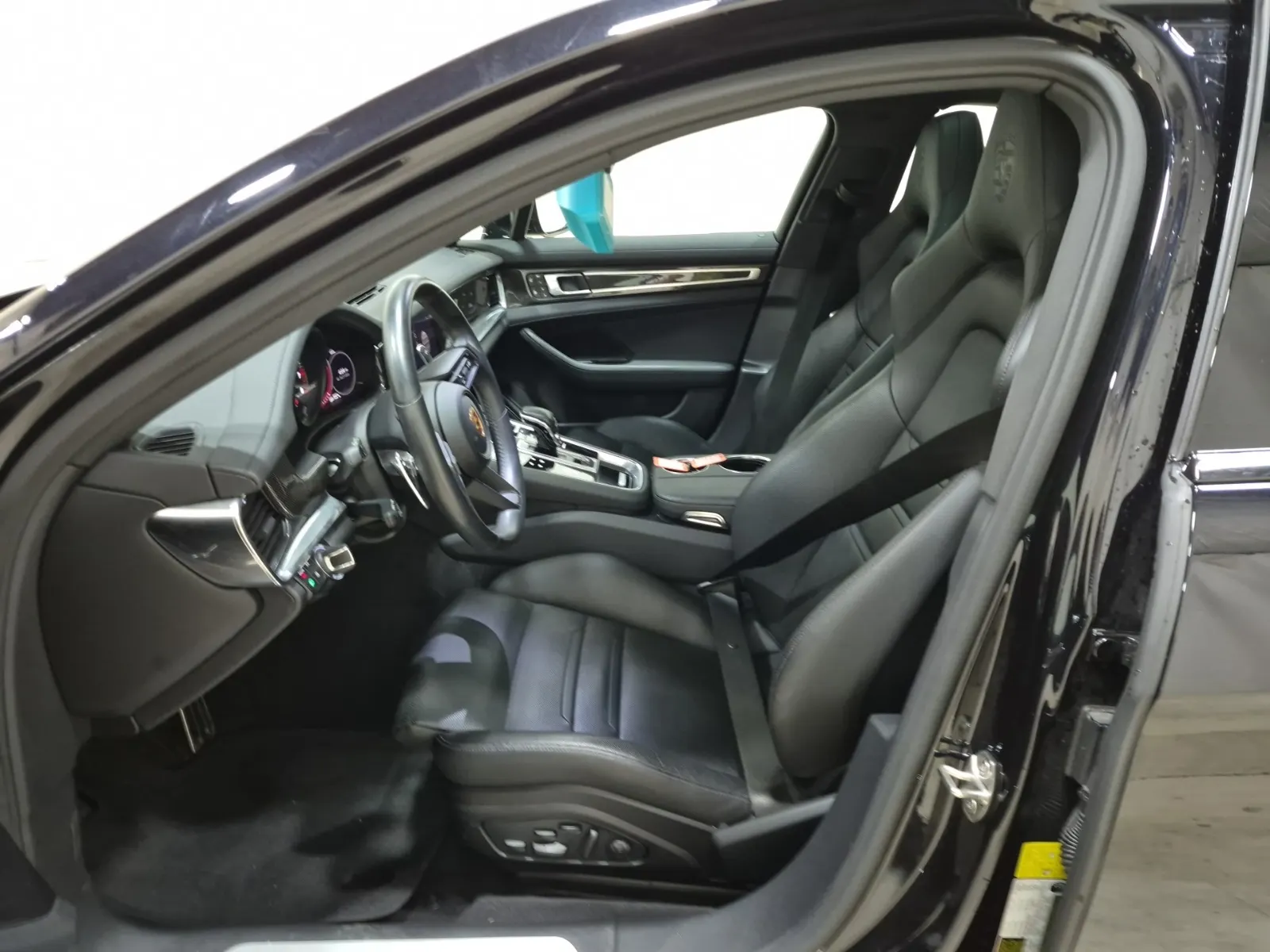 Front Interior Photo