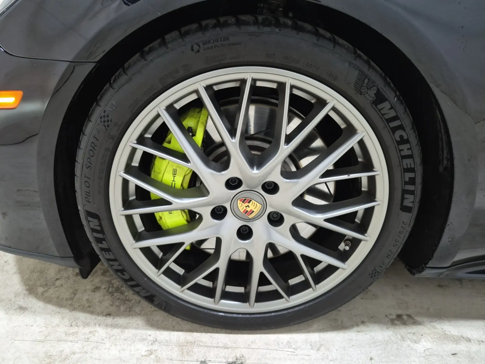Front driver wheel/tire photo