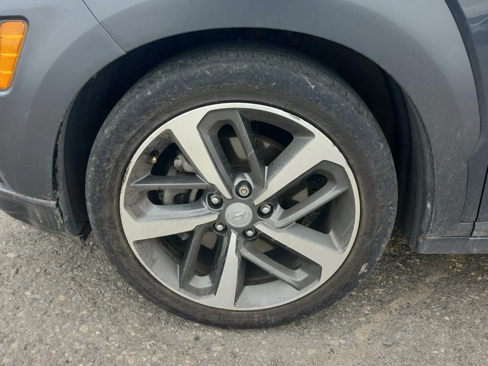 Front driver wheel/tire photo