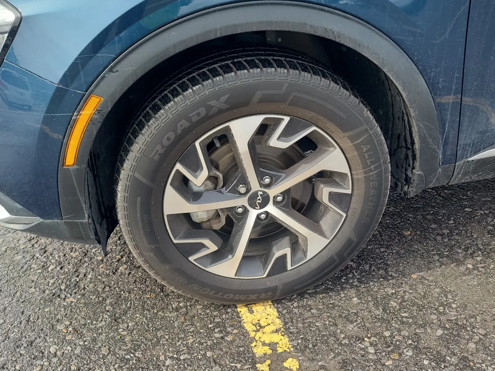 Front driver wheel/tire photo