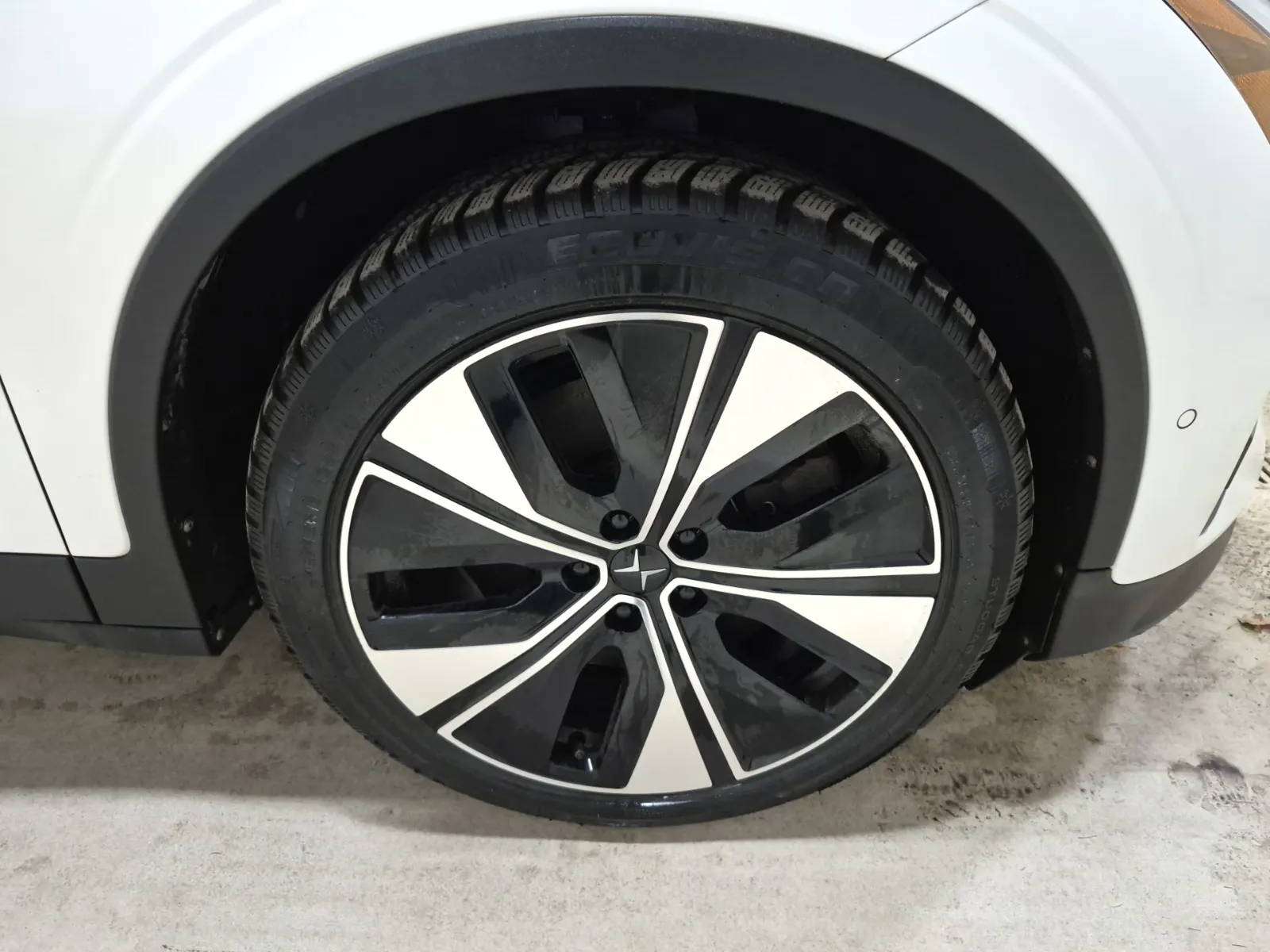 Right Front Wheel/Tire Photo
