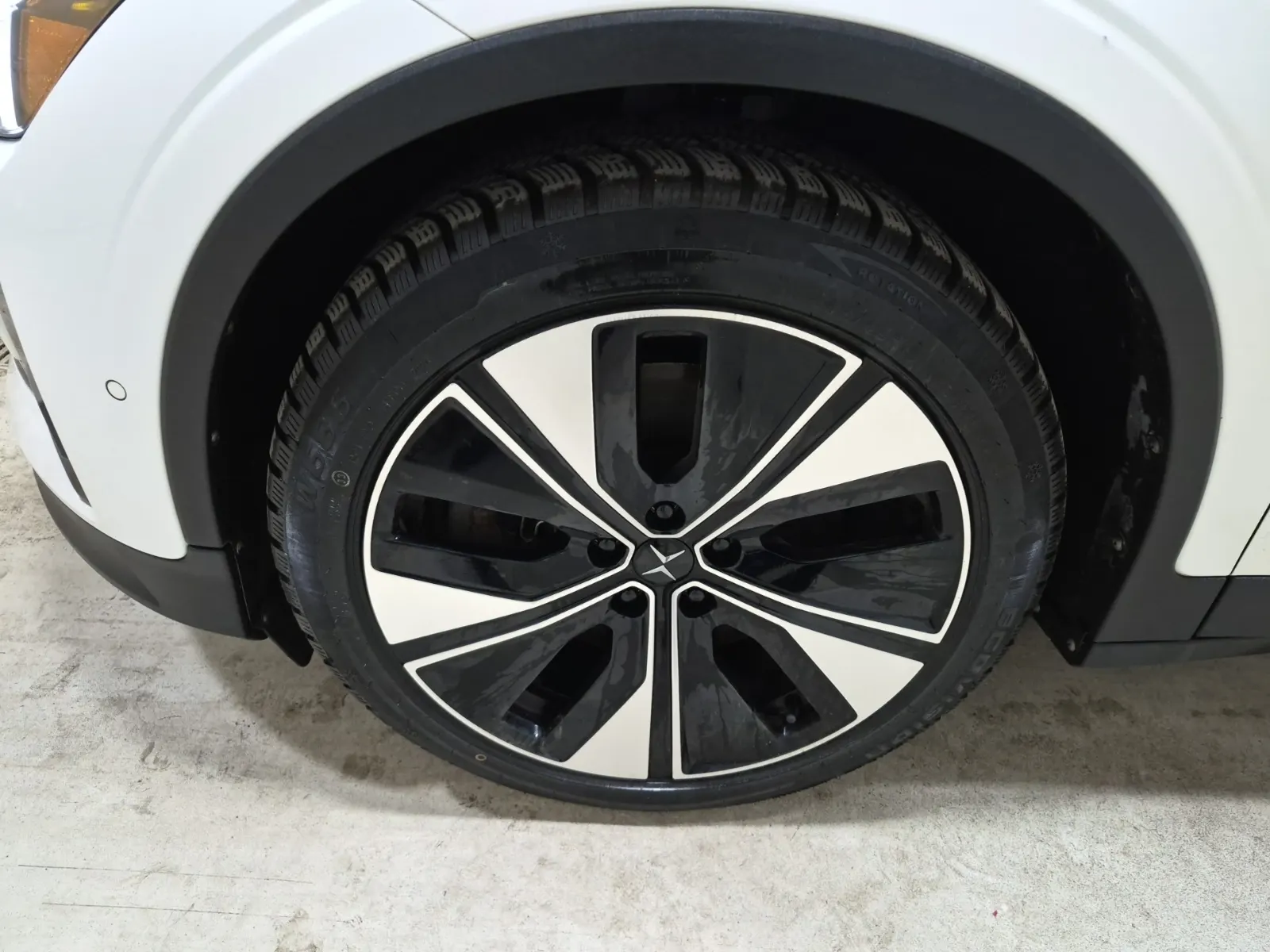Front driver wheel/tire photo