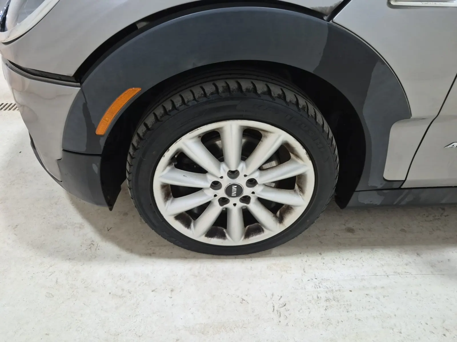 Front driver wheel/tire photo