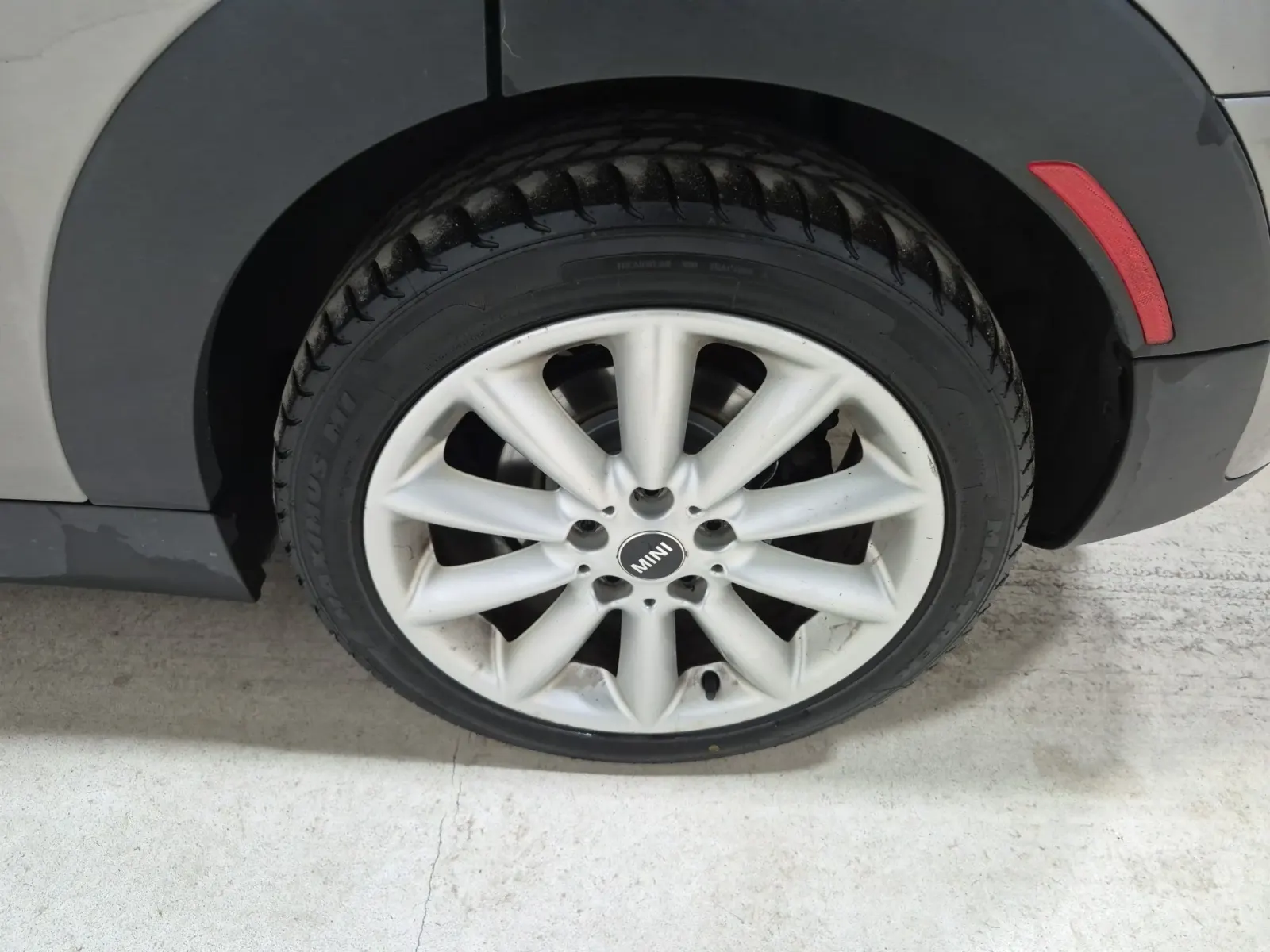 Left Rear Wheel/Tire Photo