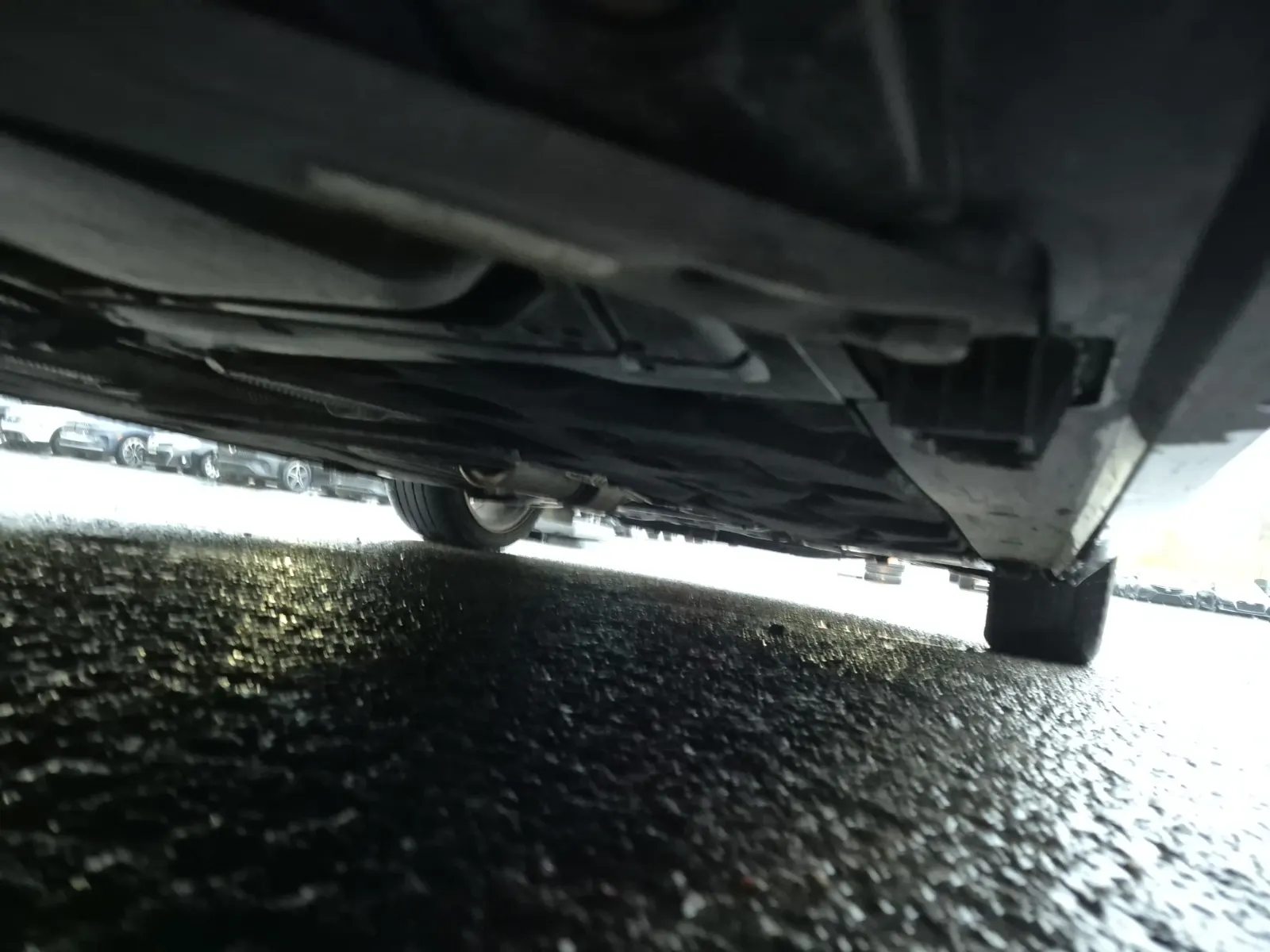 Undercarriage - Passenger Photo