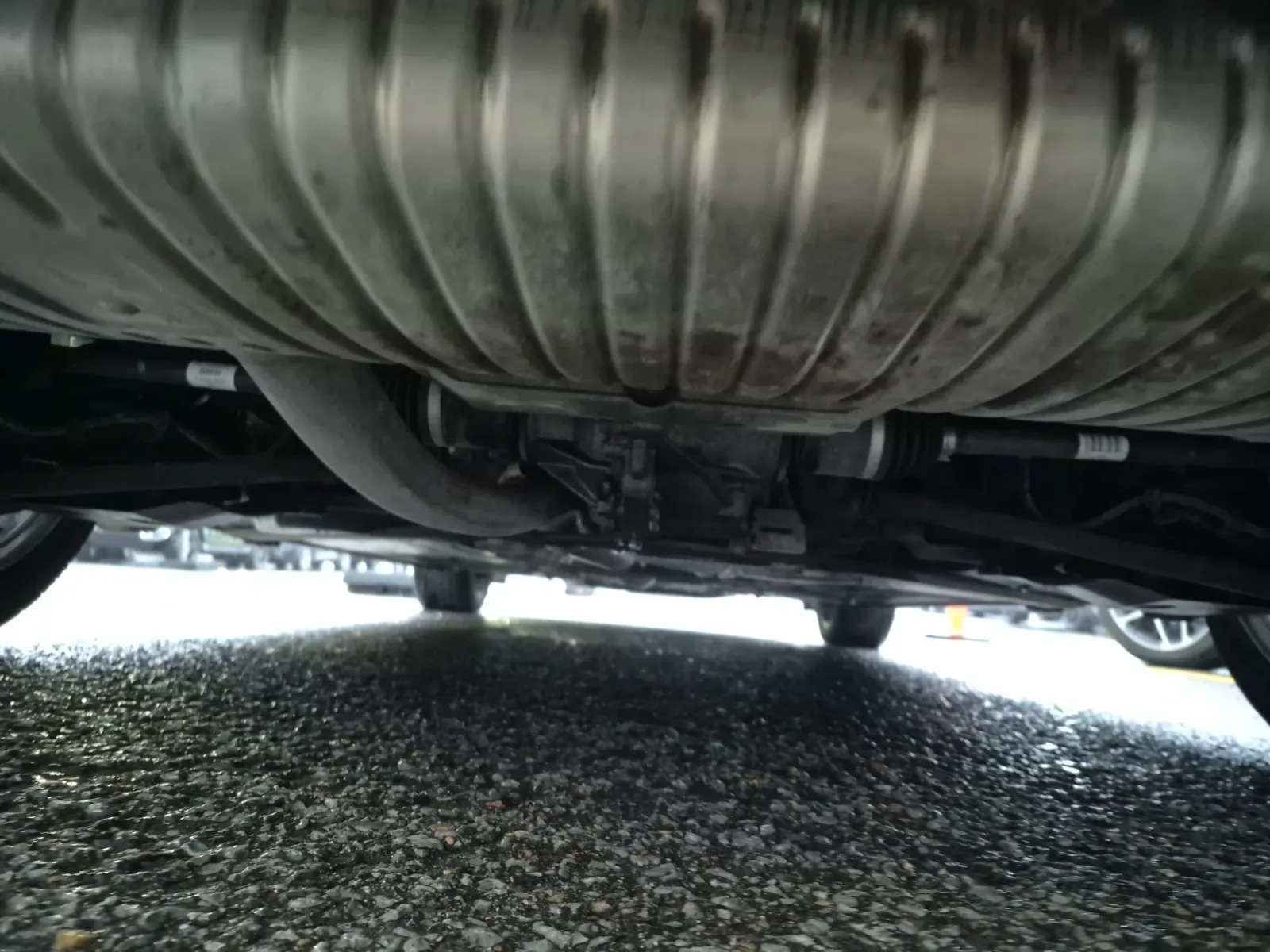 Undercarriage - Rear Photo