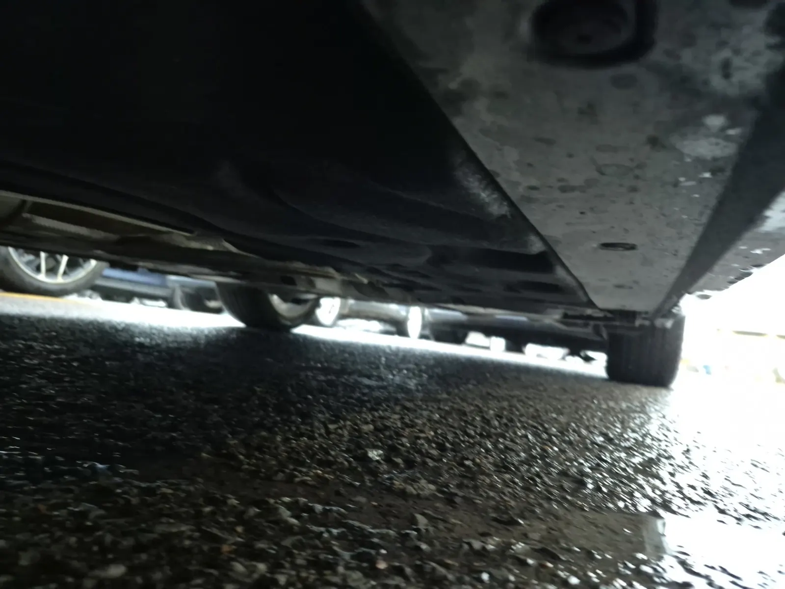 Undercarriage - Driver Photo