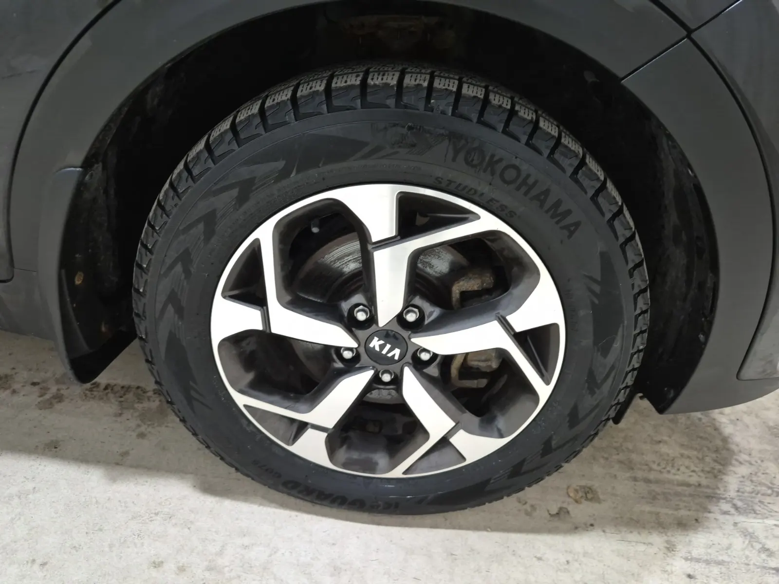 Right Front Wheel/Tire Photo