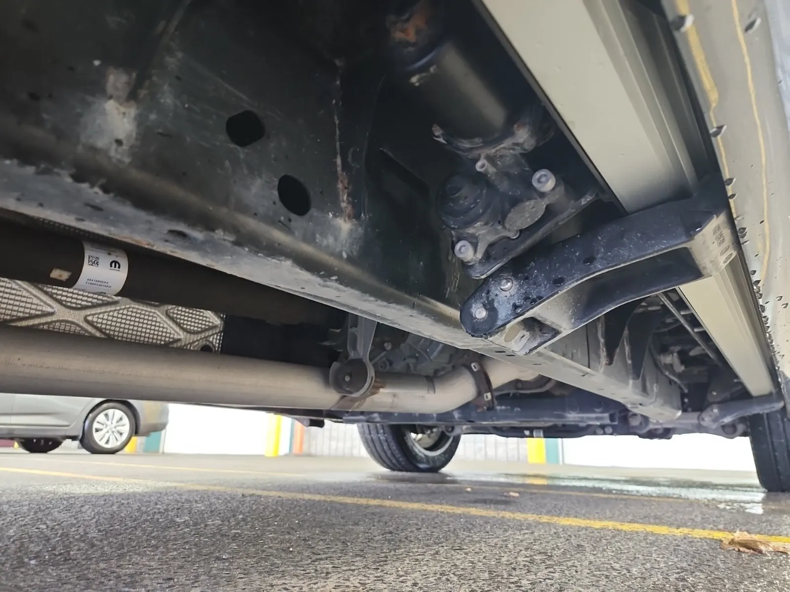 Undercarriage - Passenger Photo