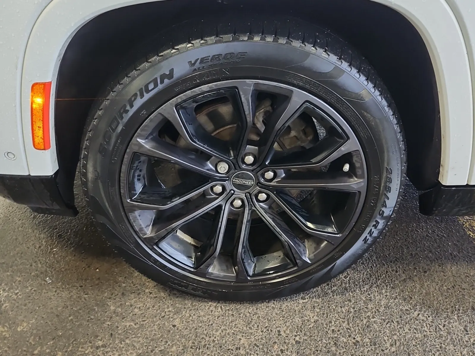 Front driver wheel/tire photo