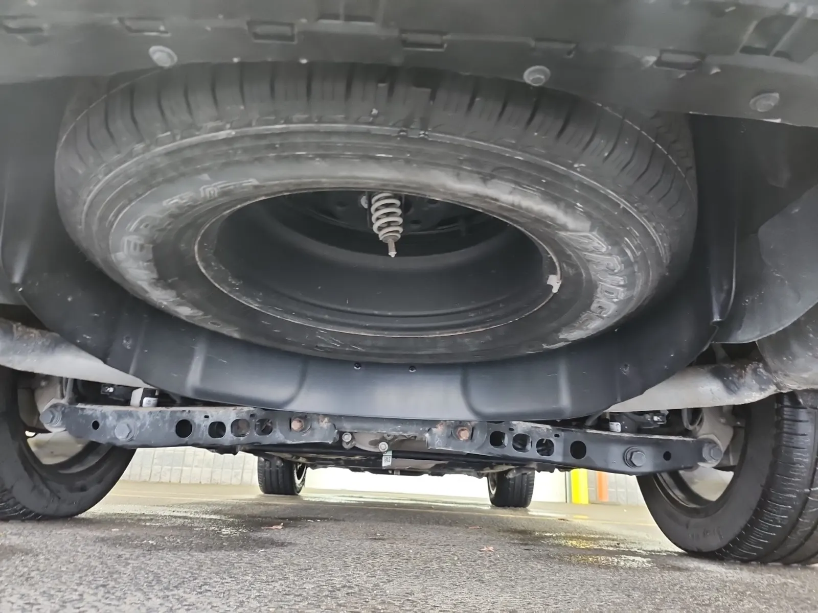 Undercarriage - Rear Photo