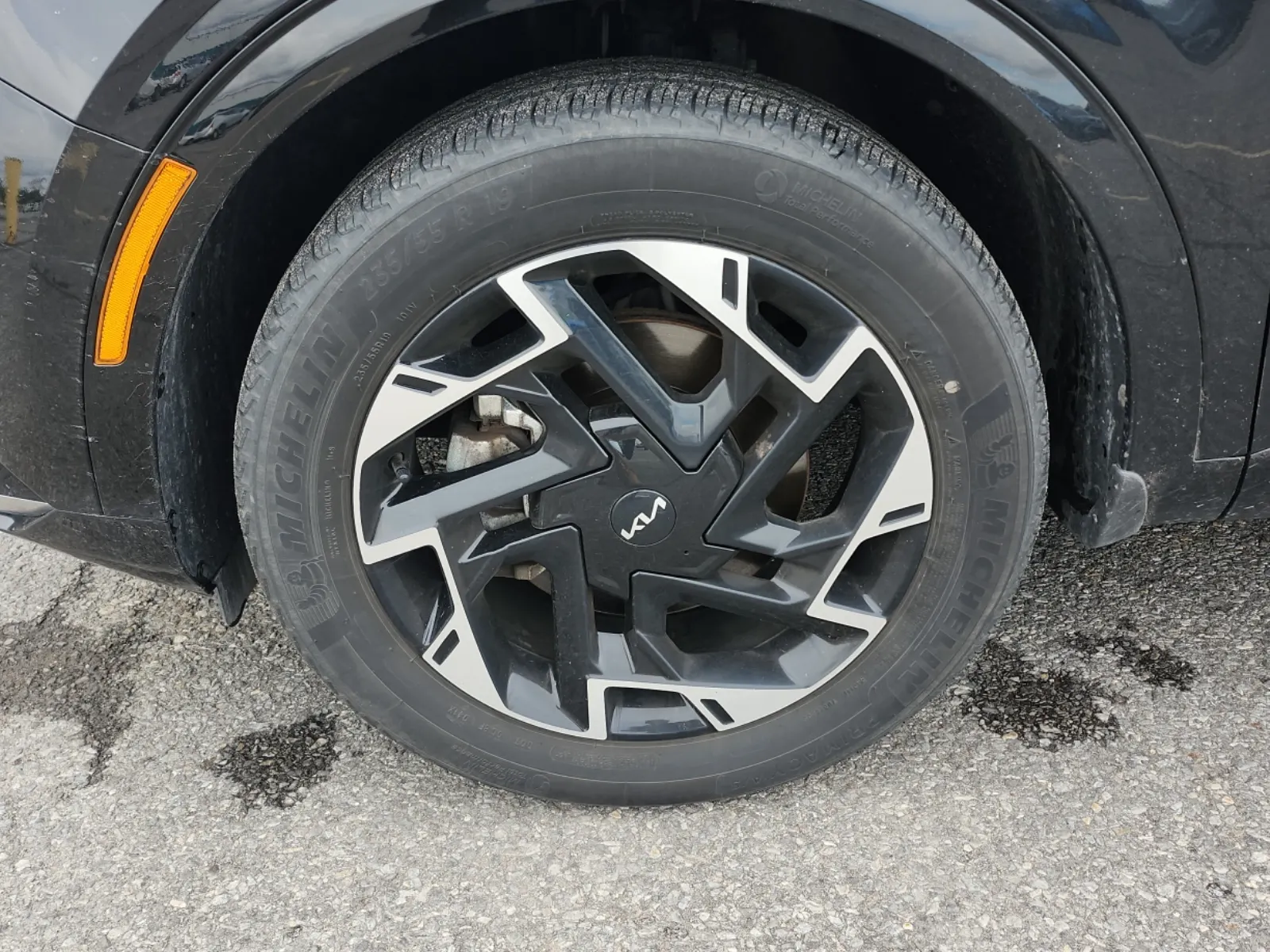 Front driver wheel/tire photo