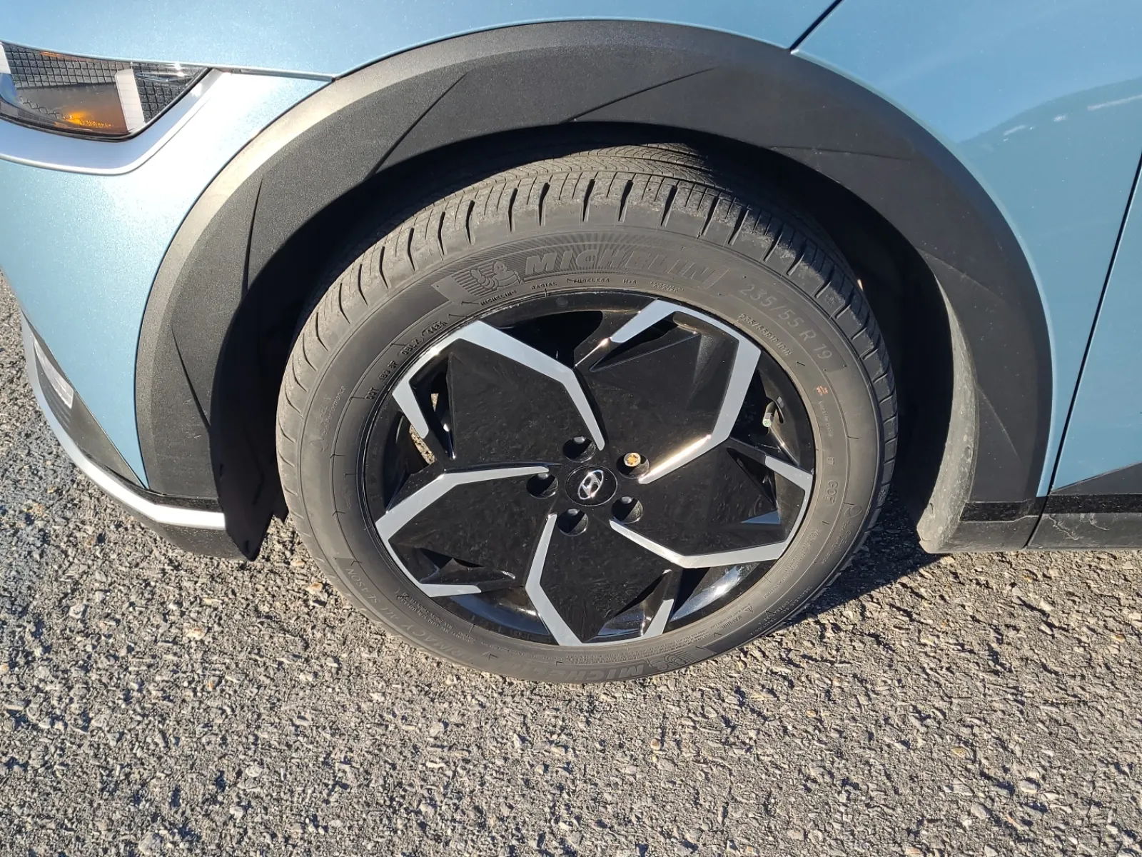 Front driver wheel/tire photo