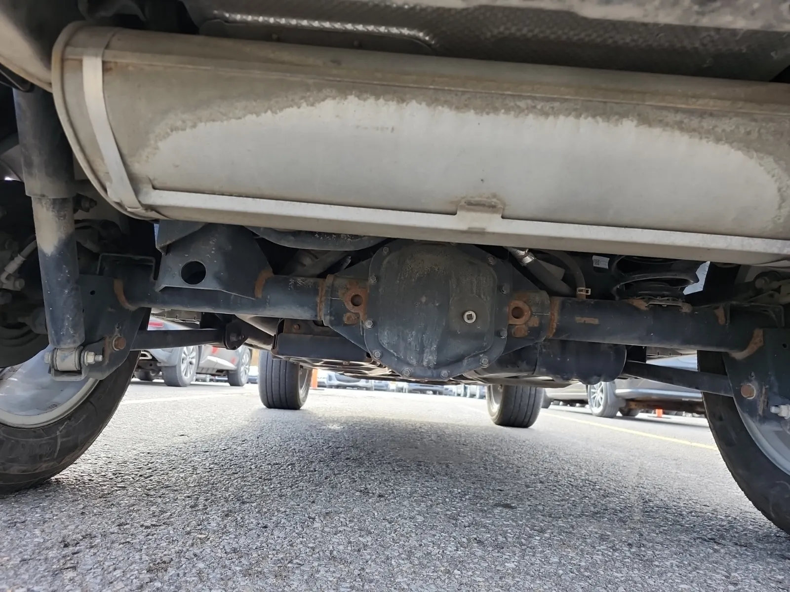Undercarriage - Rear Photo