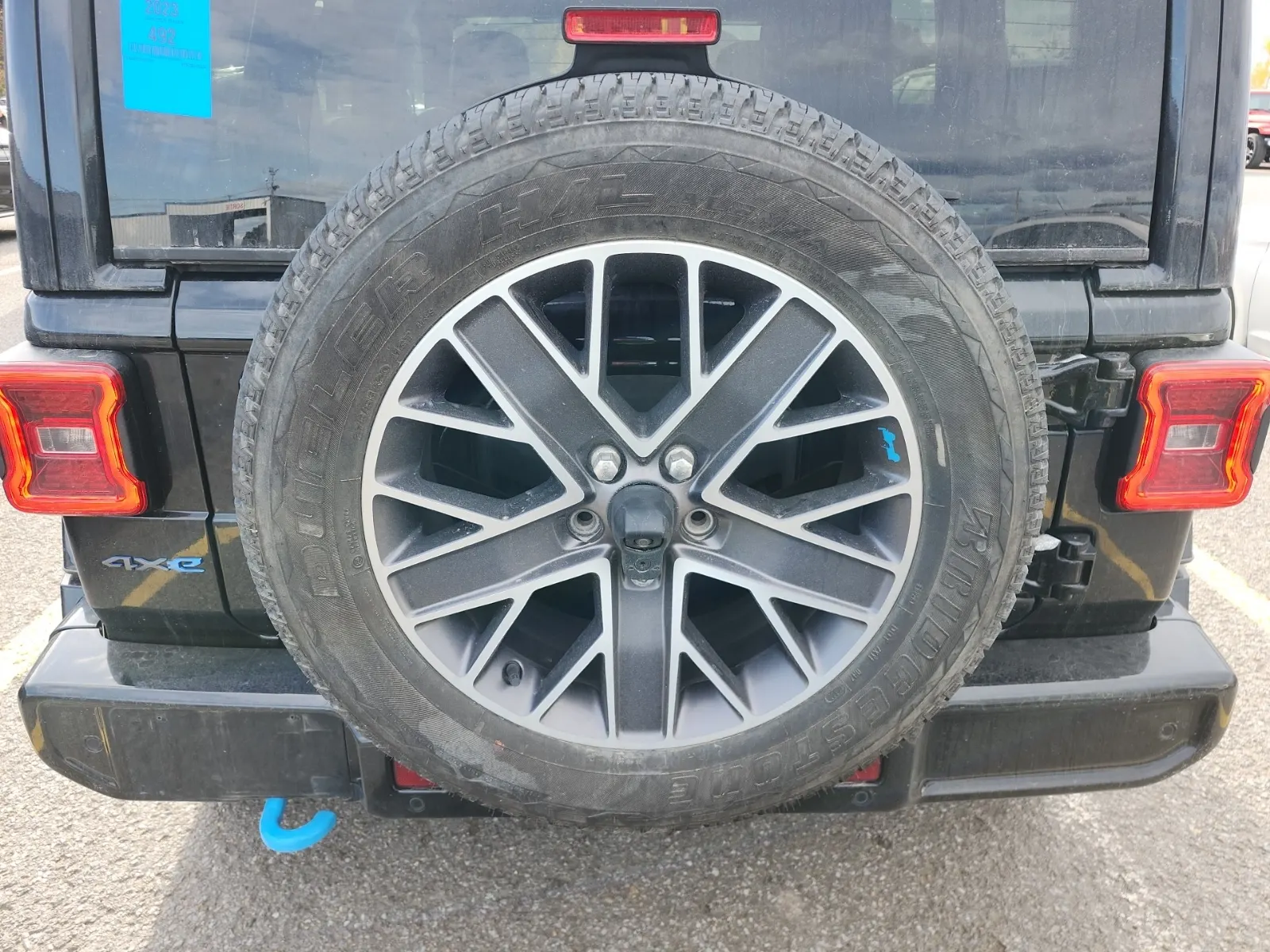 Spare Tire & Wheel Photo