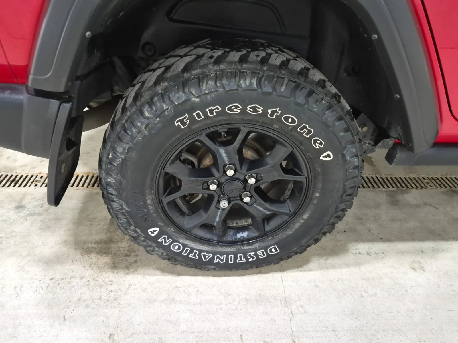 Right Rear Wheel/Tire Photo