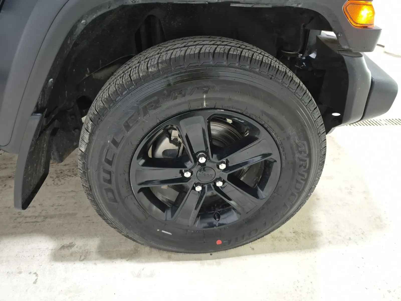 Right Front Wheel/Tire Photo