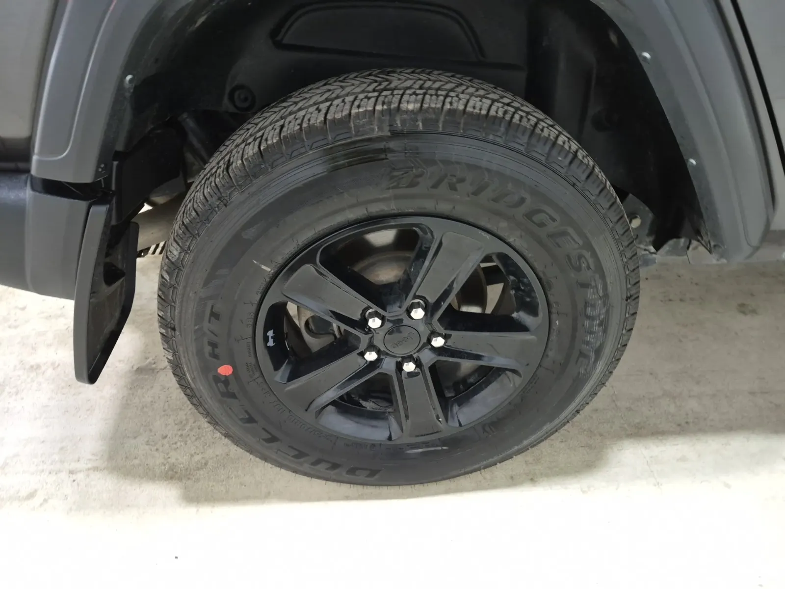 Right Rear Wheel/Tire Photo
