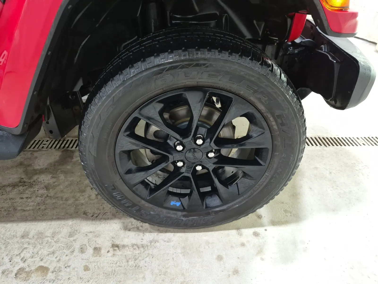 Right Front Wheel/Tire Photo