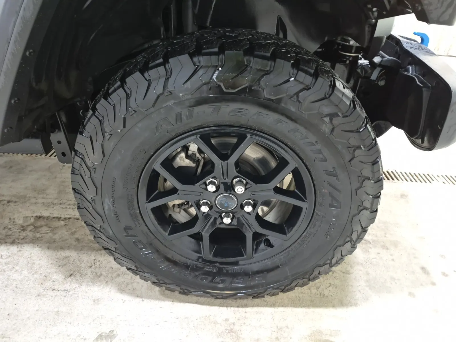Right Front Wheel/Tire Photo
