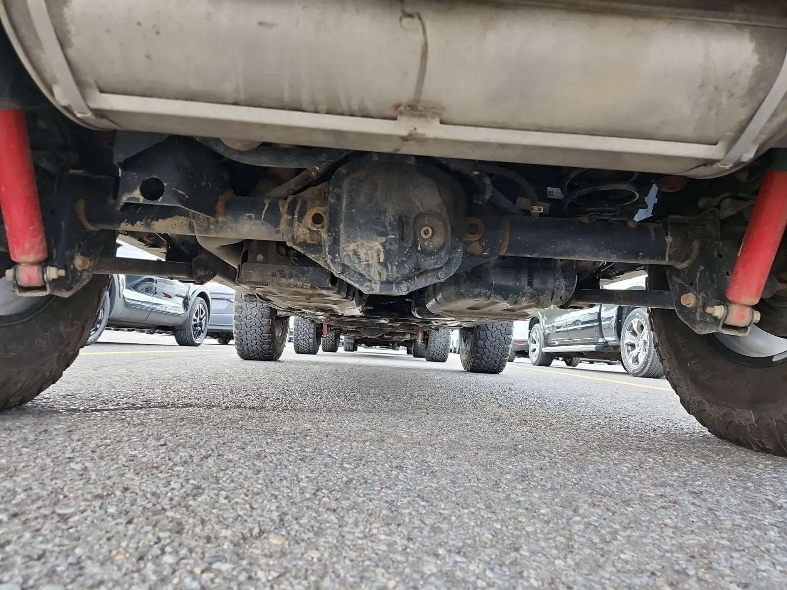 Undercarriage - Rear Photo