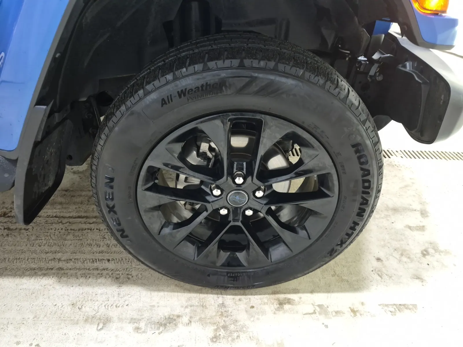 Right Front Wheel/Tire Photo