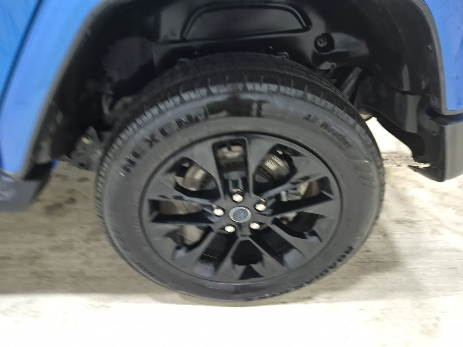 Left Rear Wheel/Tire Photo