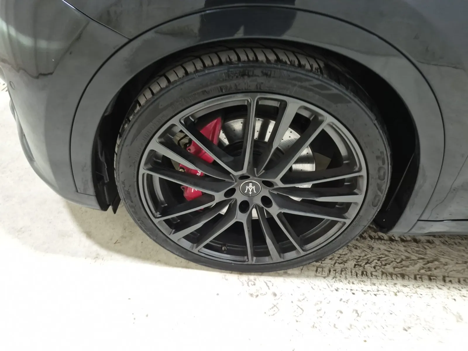 Front driver wheel/tire photo