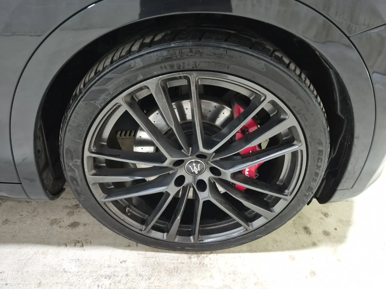 Right Front Wheel/Tire Photo