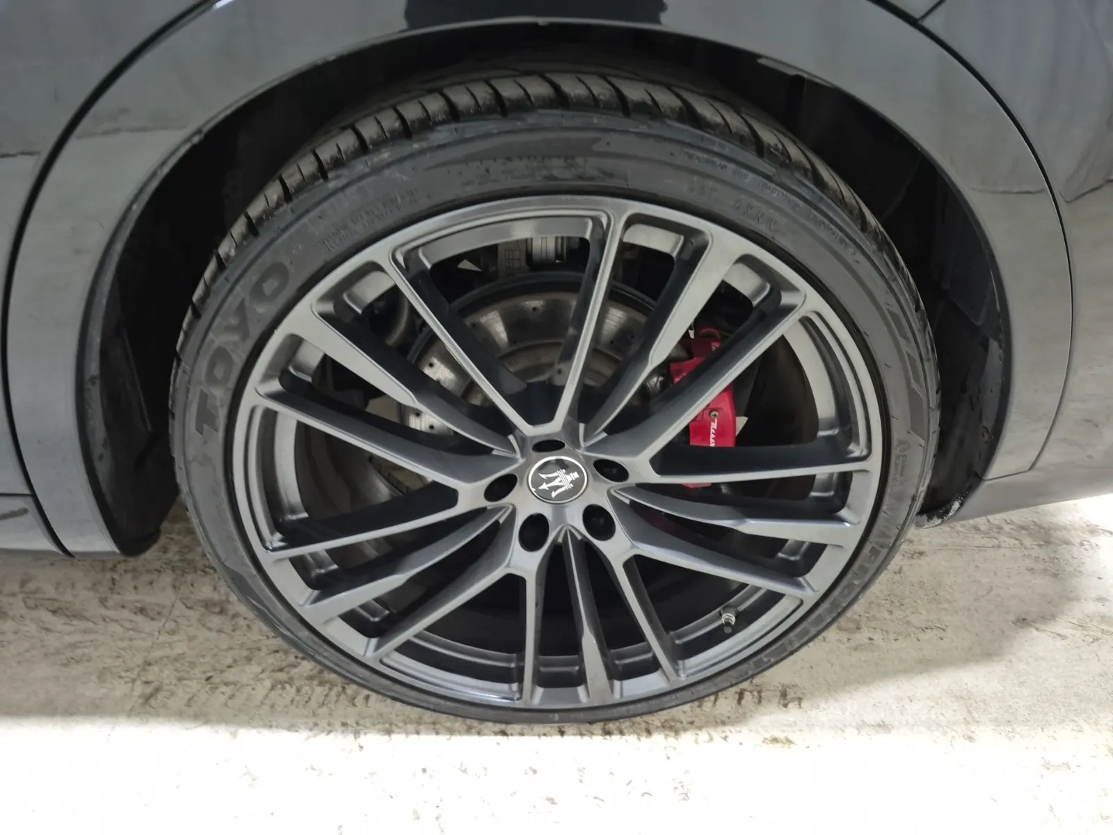 Left Rear Wheel/Tire Photo