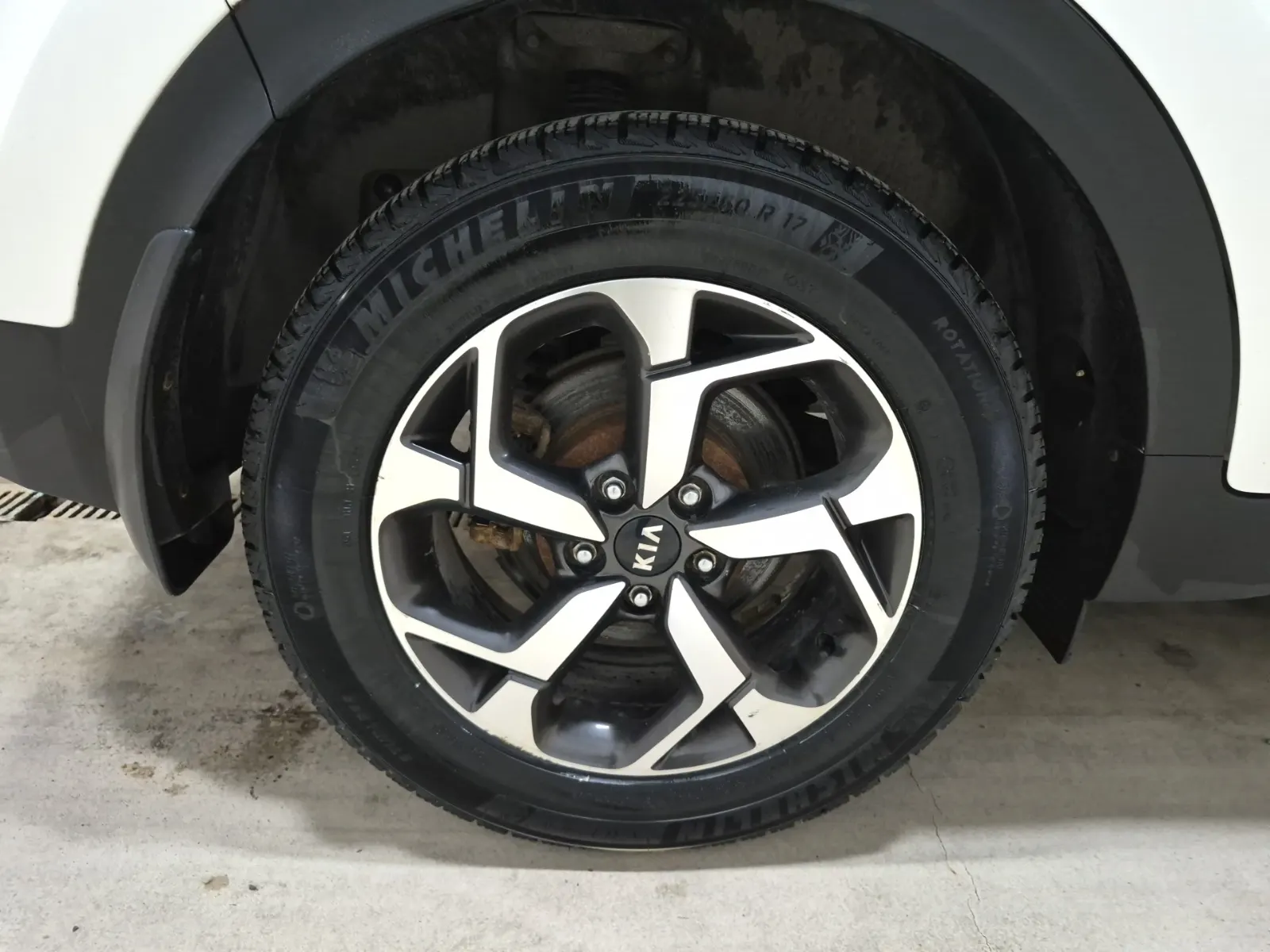 Right Rear Wheel/Tire Photo
