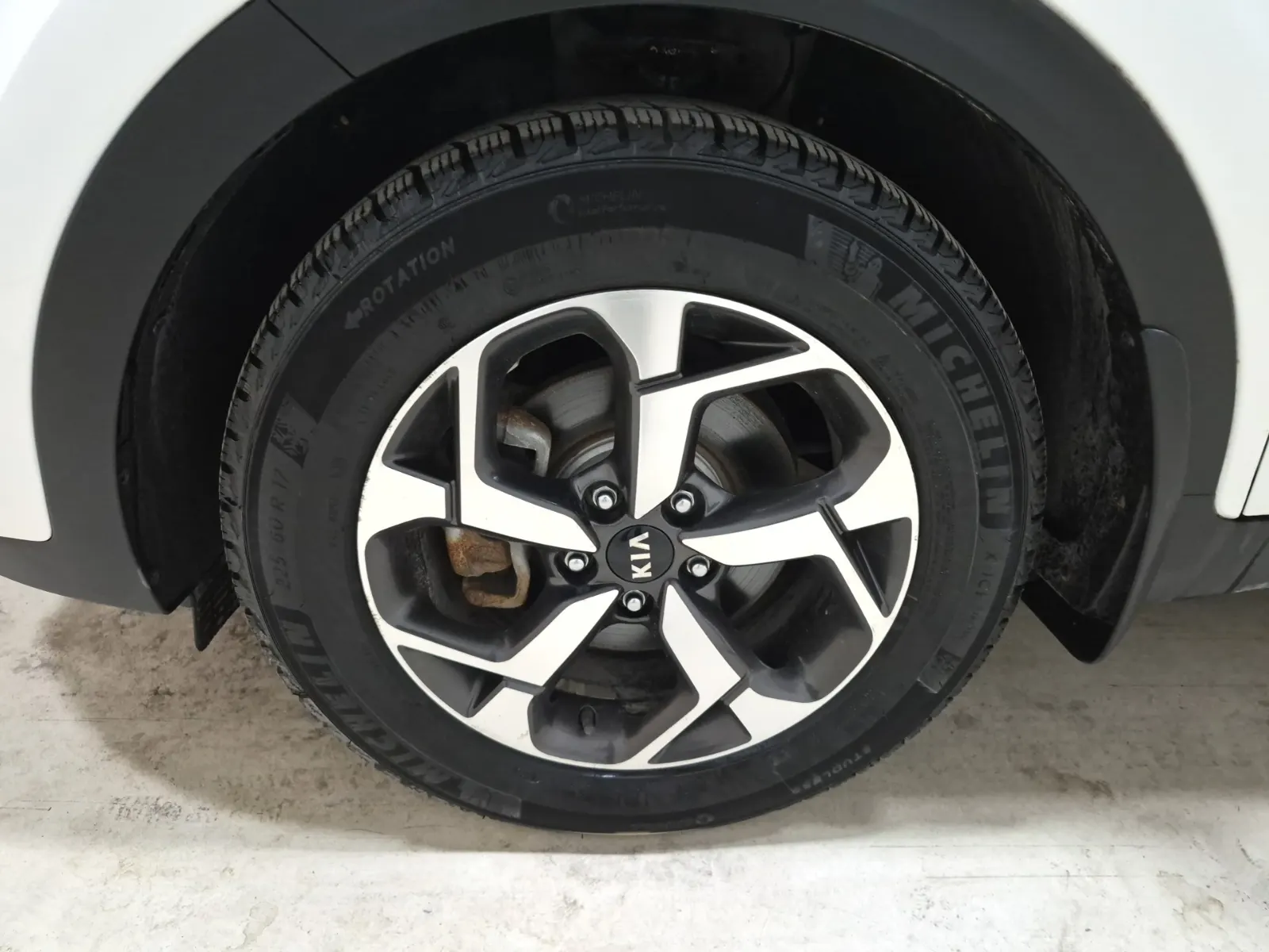 Front driver wheel/tire photo
