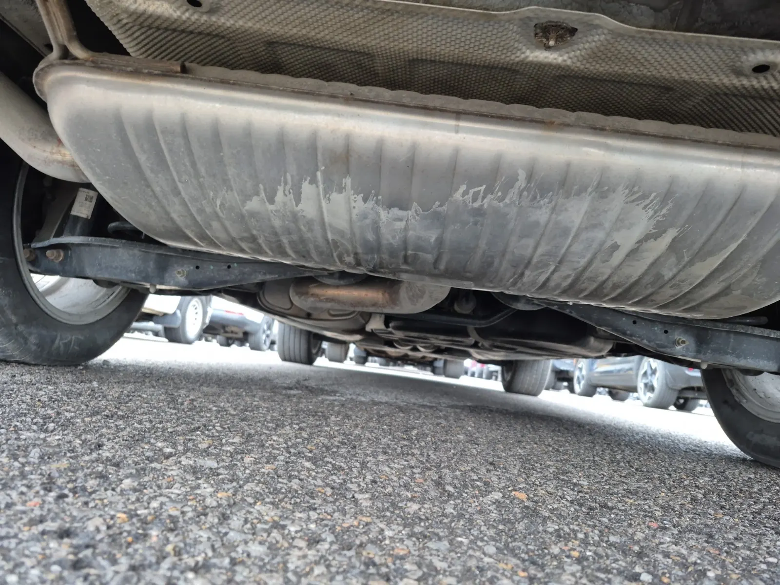 Undercarriage - Rear Photo