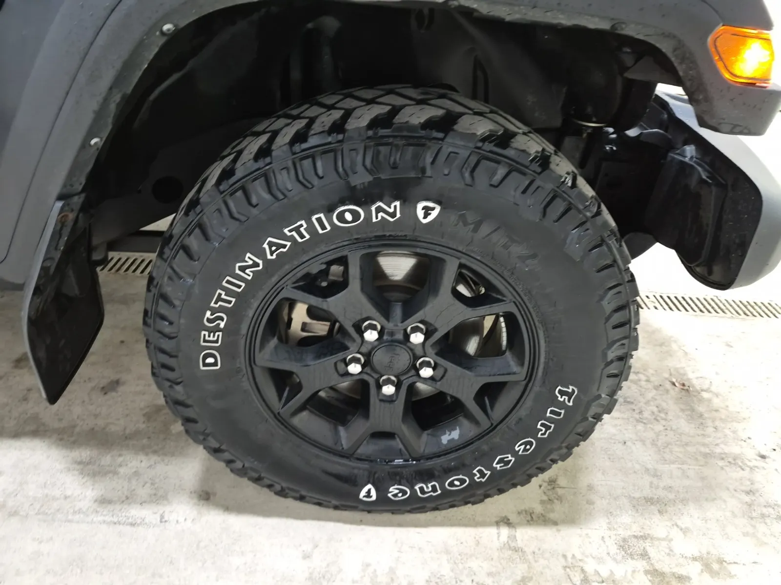 Right Front Wheel/Tire Photo
