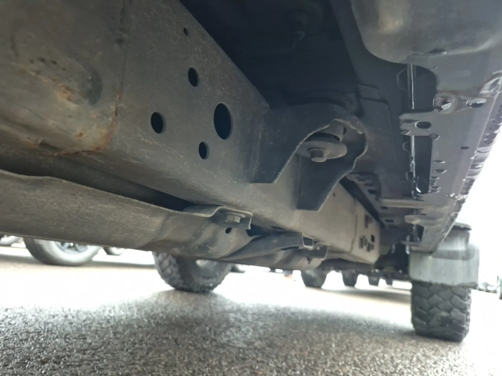 Undercarriage - Passenger Photo