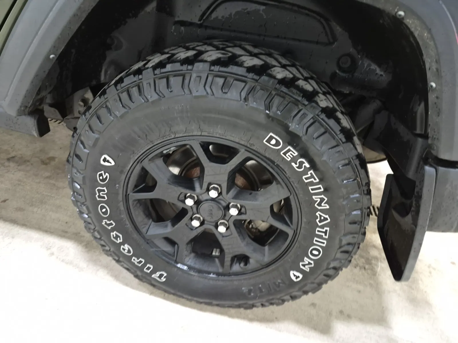 Left Rear Wheel/Tire Photo