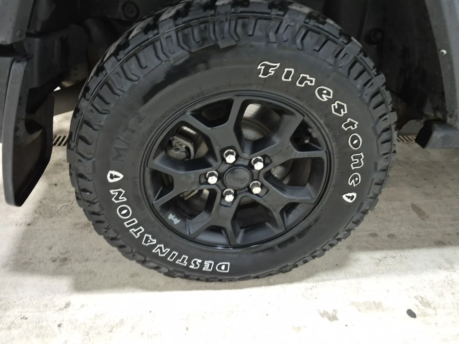 Right Rear Wheel/Tire Photo