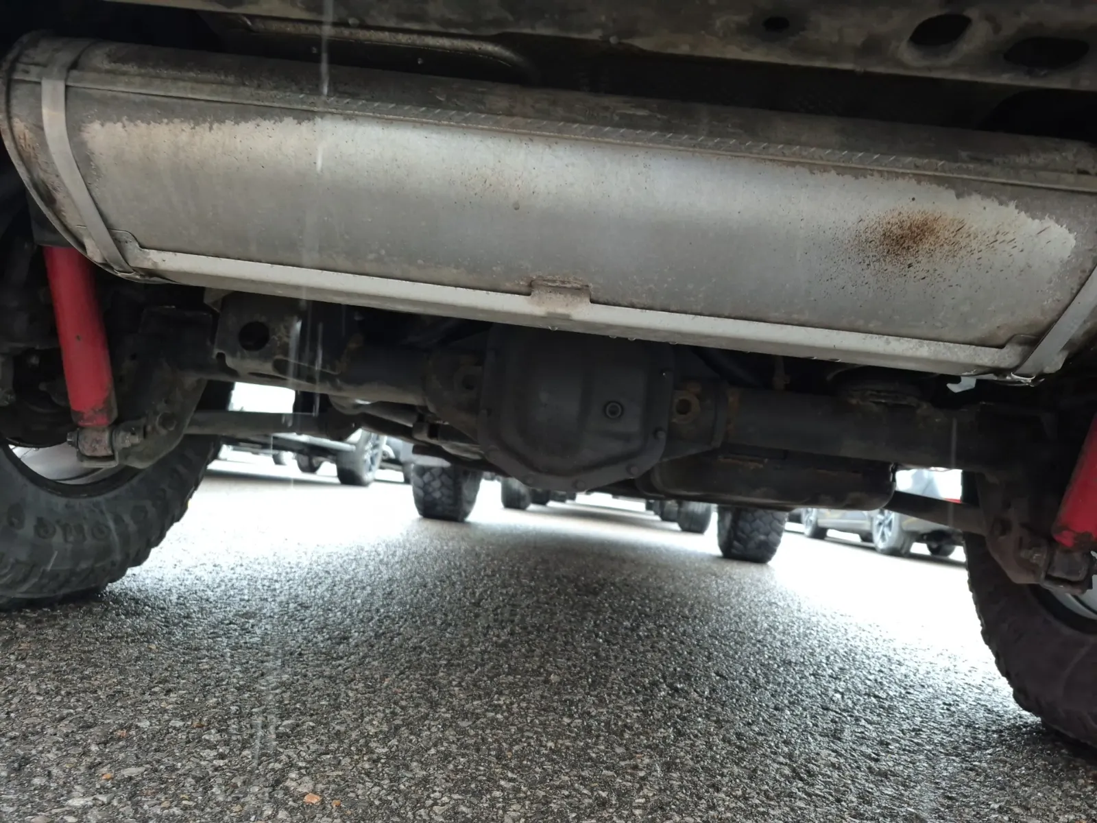 Undercarriage - Rear Photo