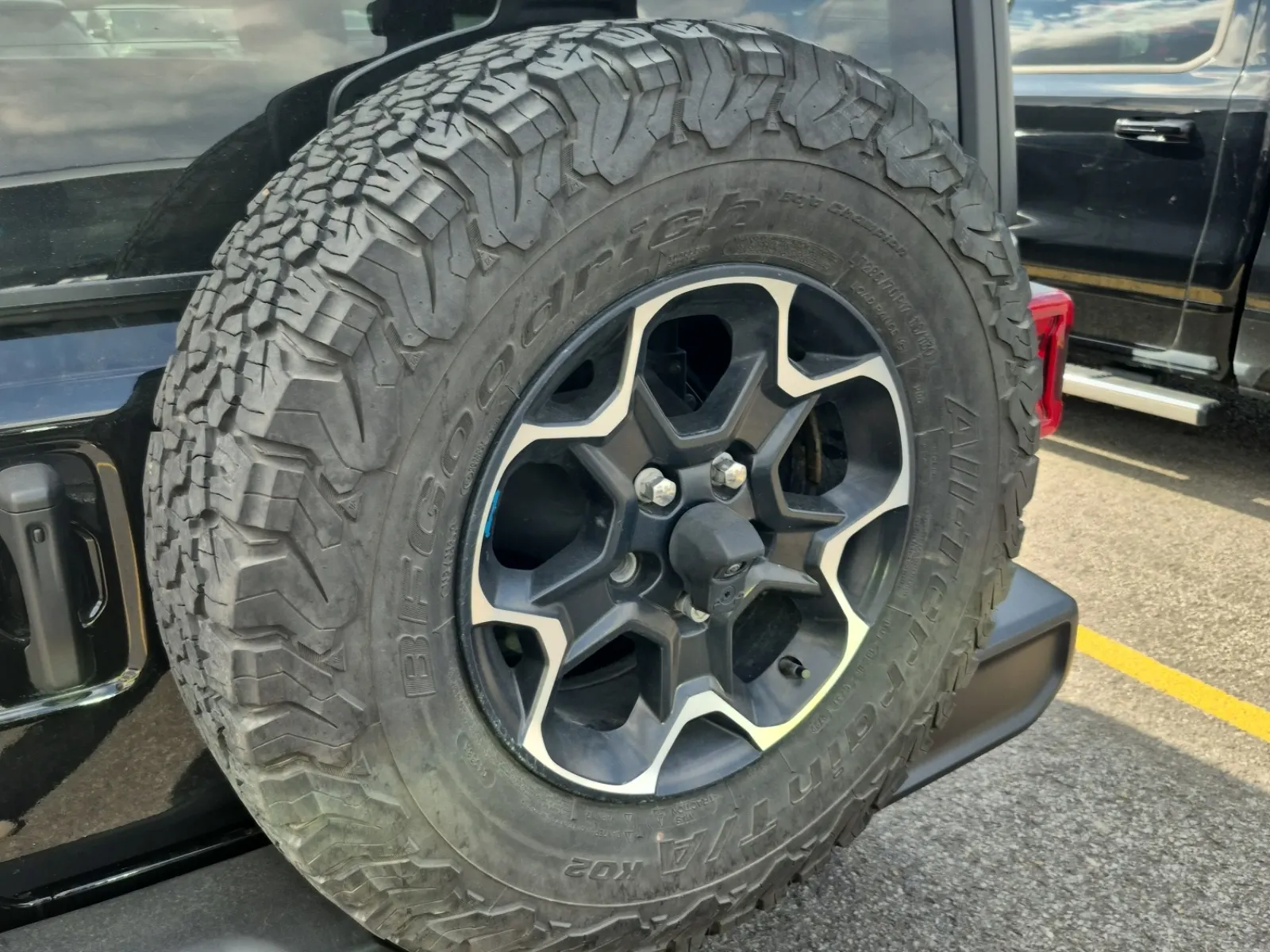 Spare Tire & Wheel Photo