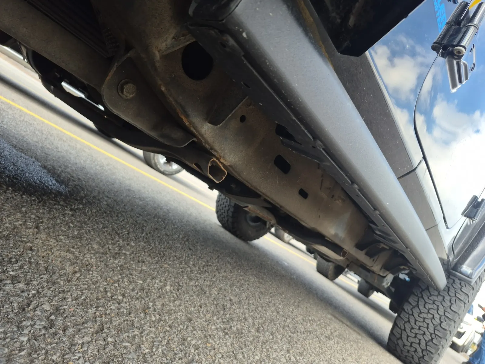 Undercarriage - Driver Photo