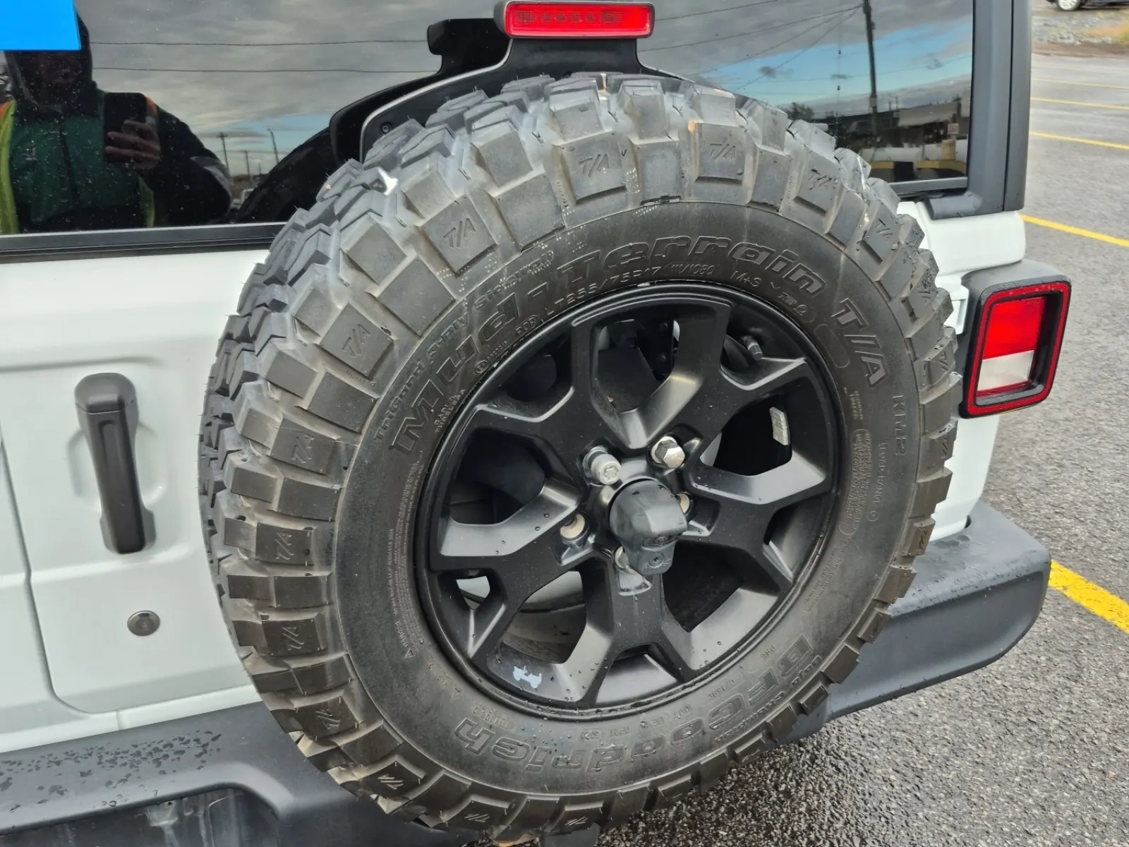 Spare Tire & Wheel Photo
