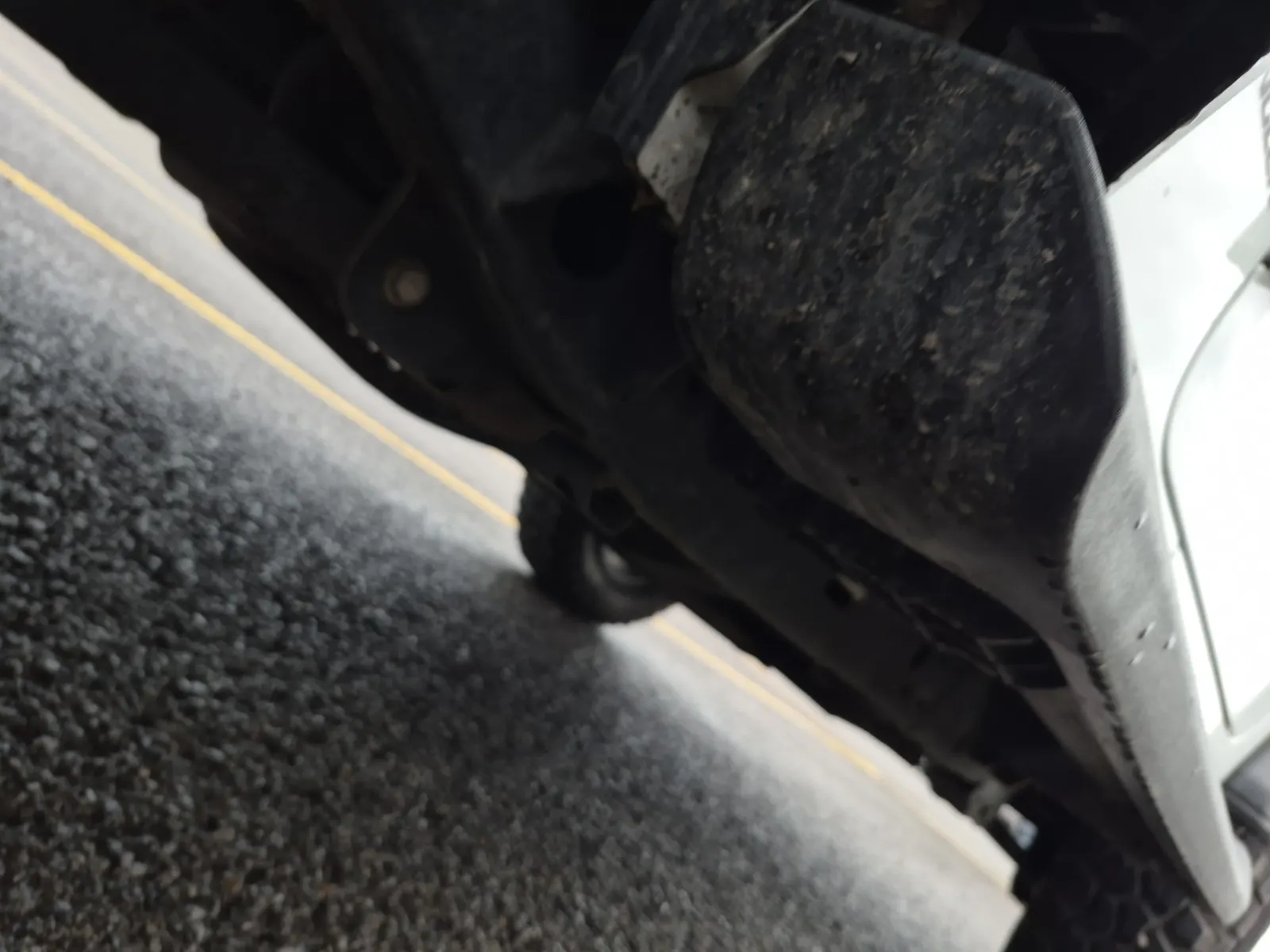 Undercarriage - Driver Photo