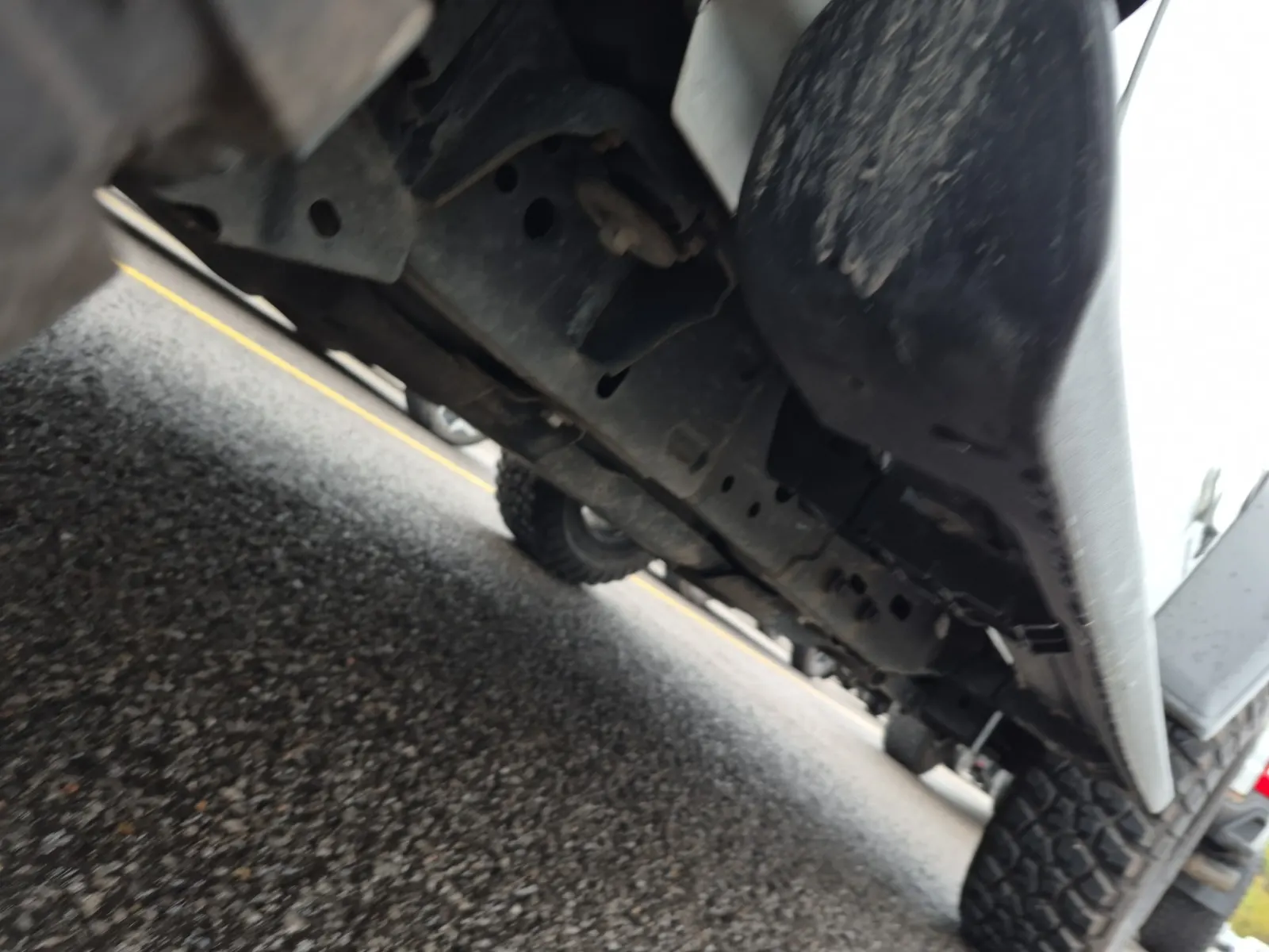 Undercarriage - Passenger Photo