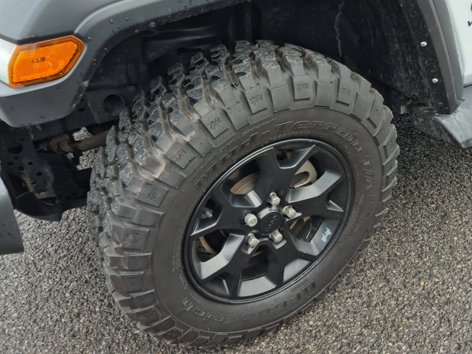 Front driver wheel/tire photo