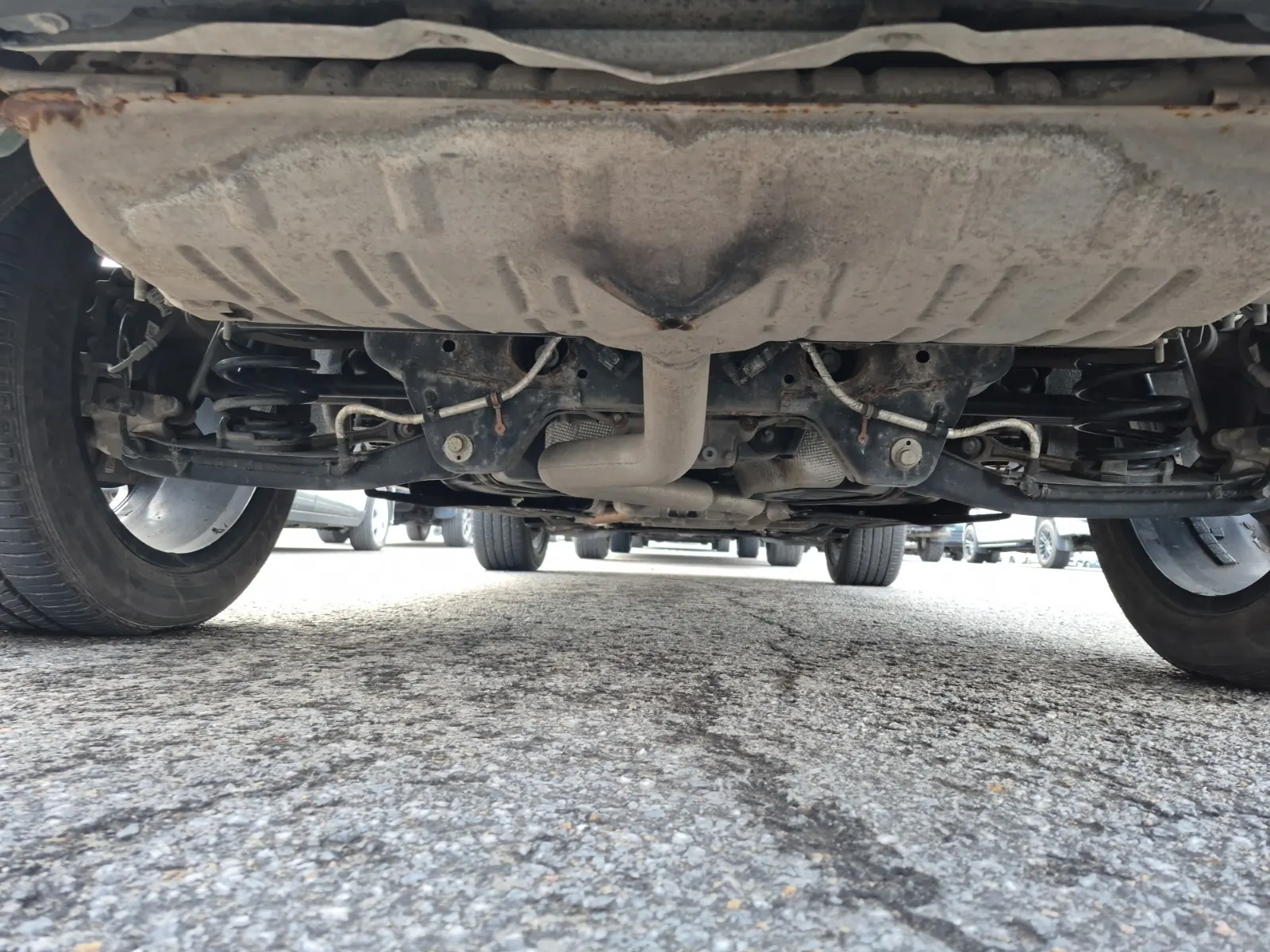 Undercarriage - Rear Photo