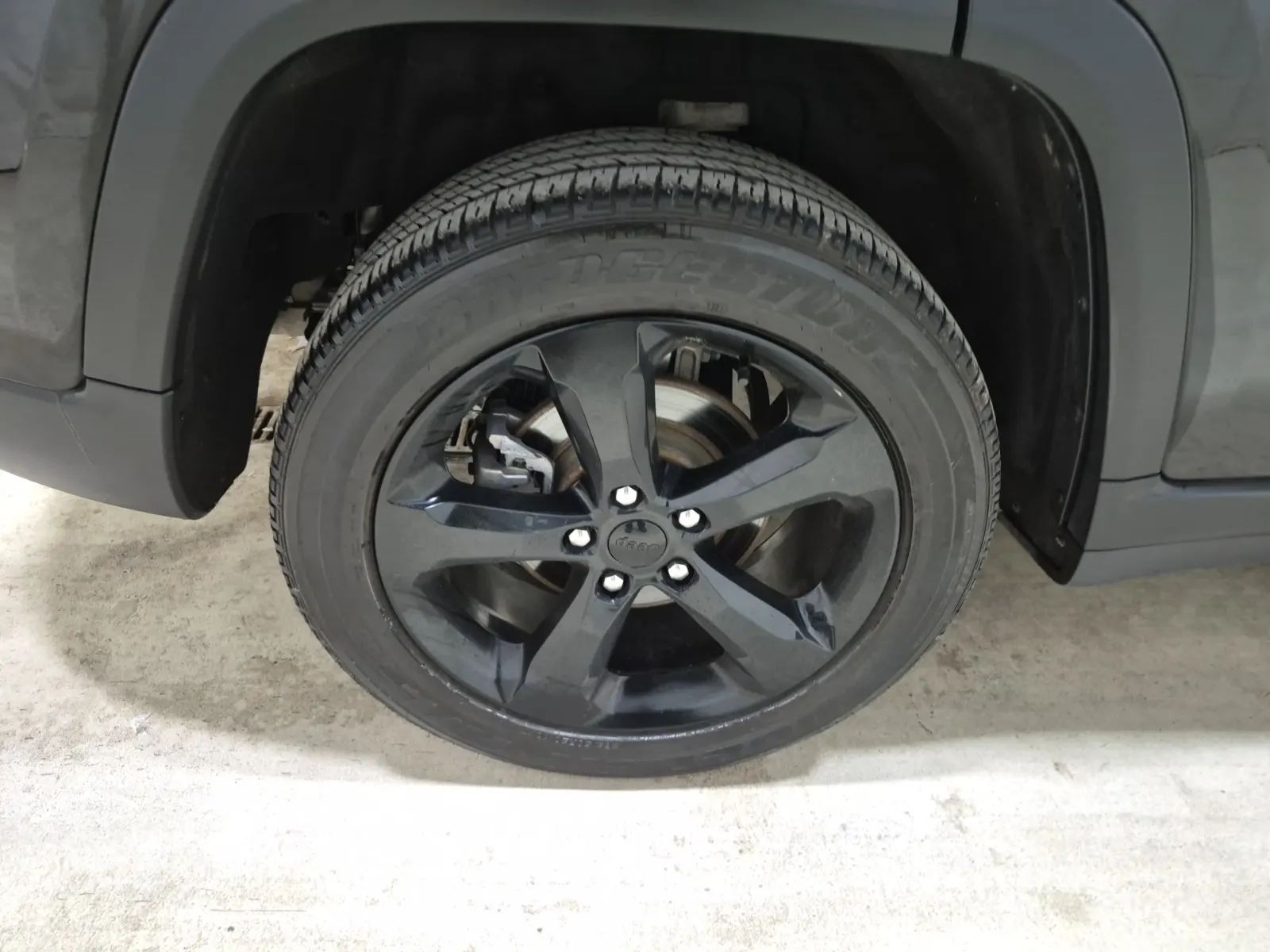 Right Rear Wheel/Tire Photo